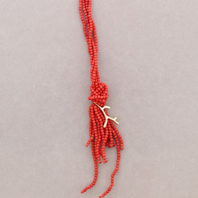 LONG NECKLACE WITH RESIN BEADS KNOT