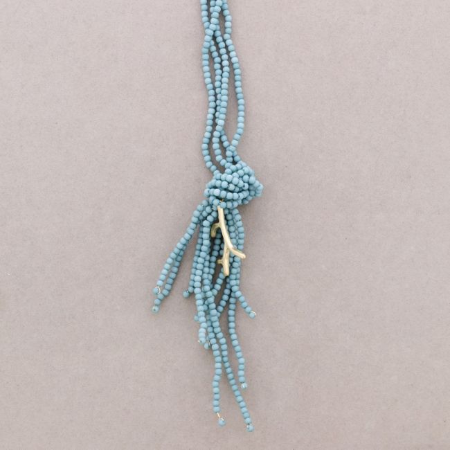 LONG NECKLACE WITH RESIN BEADS KNOT