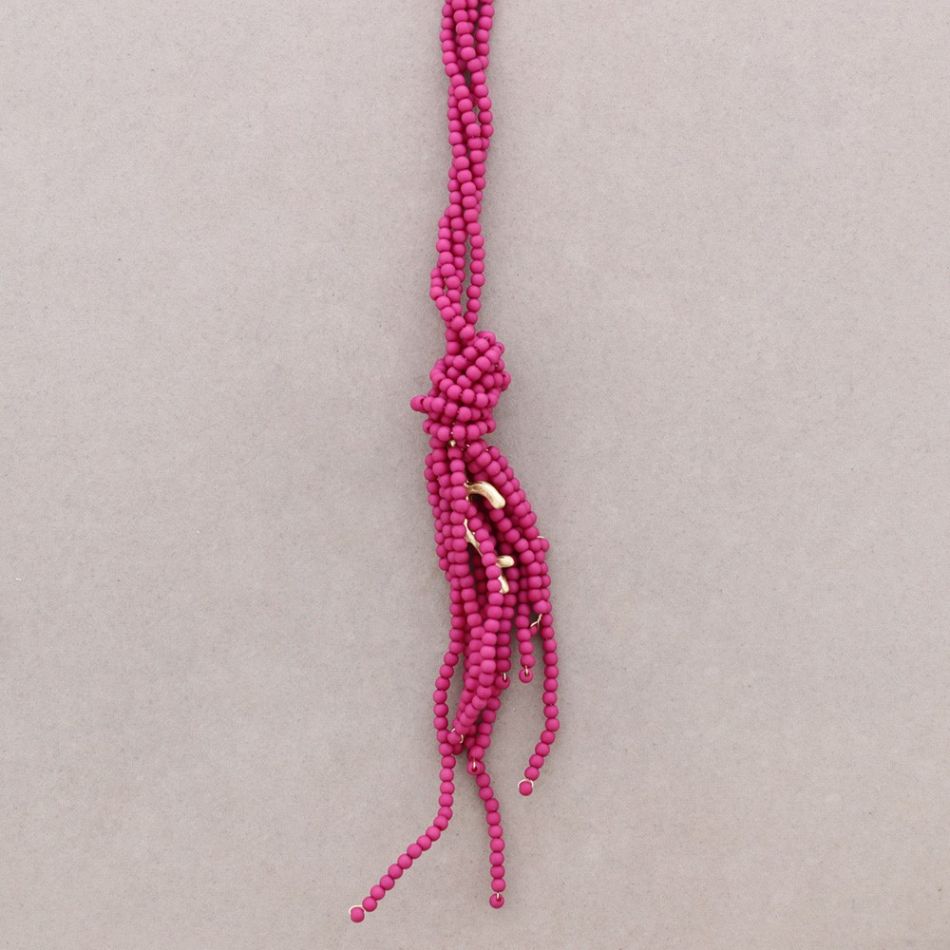 LONG NECKLACE WITH RESIN BEADS KNOT