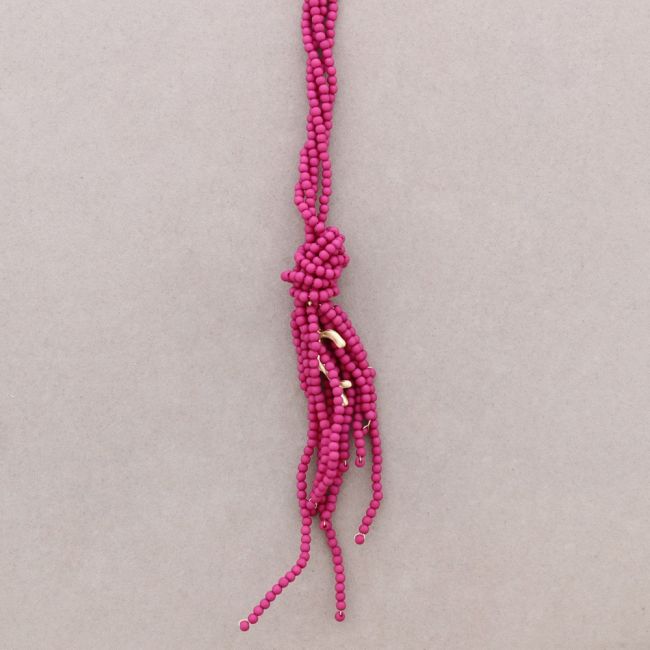 LONG NECKLACE WITH RESIN BEADS KNOT