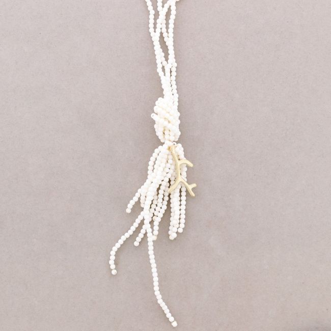 LONG NECKLACE WITH RESIN BEADS KNOT