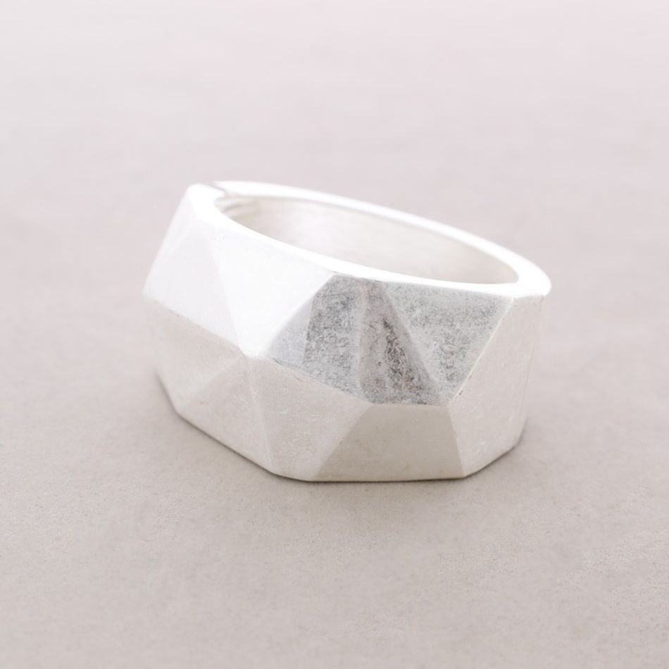 RIGID METAL BRACELET