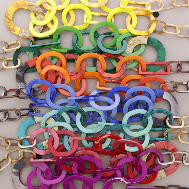 COLLAR LARGO ESLABONES RESINA