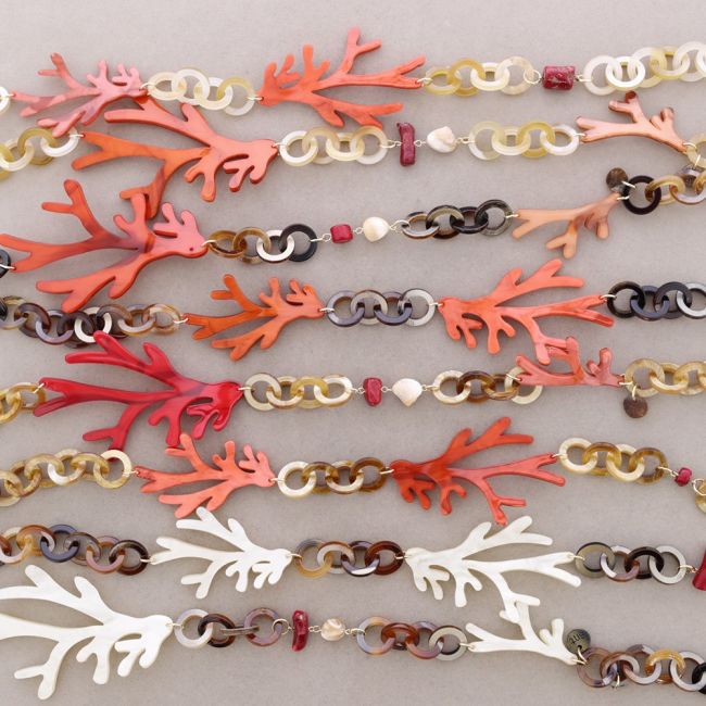 COLLAR LARGO ESLABONES CORALES RESINA