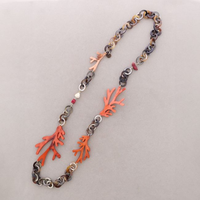 COLLAR LARGO ESLABONES CORALES RESINA