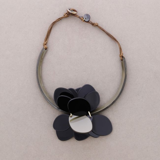 RESIN FLOWER NECKLACE