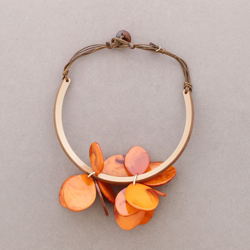 RESIN FLOWER NECKLACE