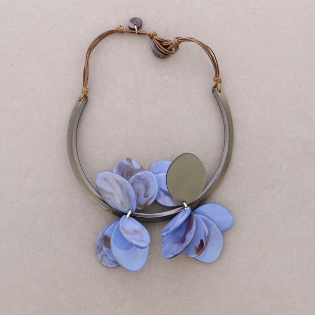RESIN FLOWER NECKLACE