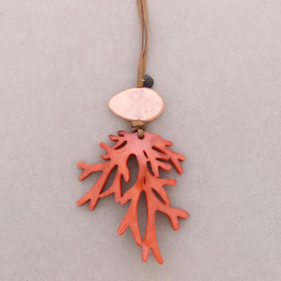 COLLAR LARGO COLGANTE CORAL RESINA