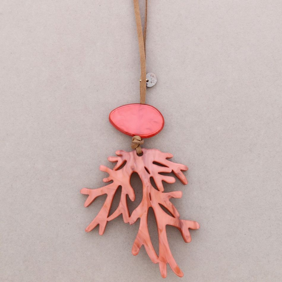 COLLAR LARGO COLGANTE CORAL RESINA