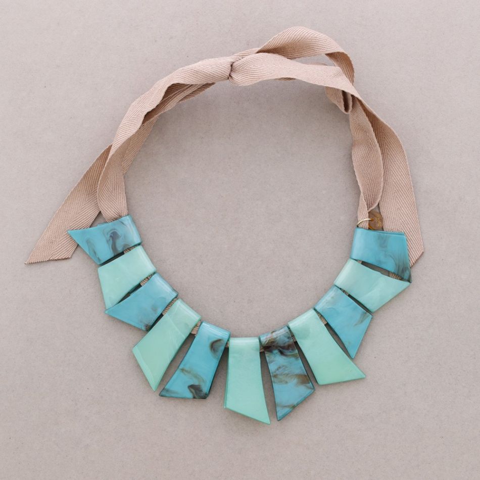 RESIN GEOMETRIC SHAPES NECKLACE