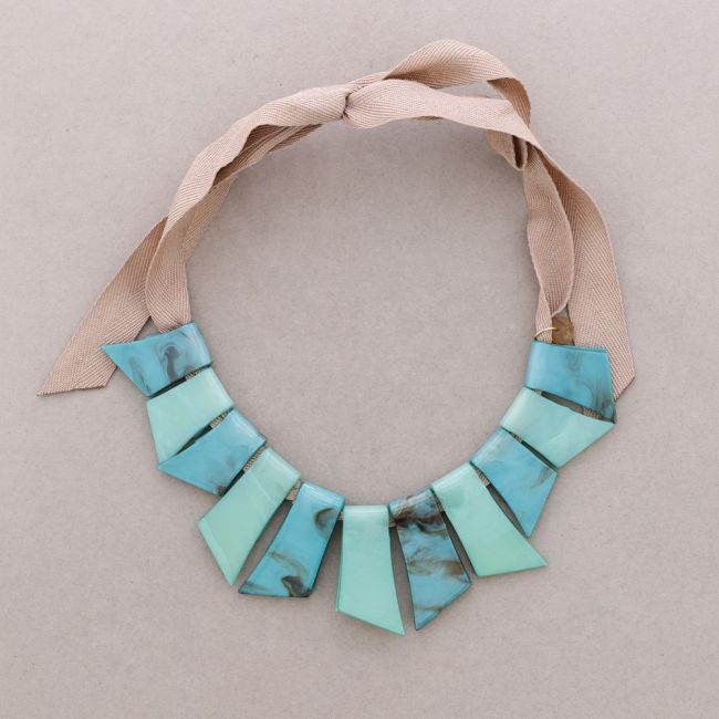 RESIN GEOMETRIC SHAPES NECKLACE