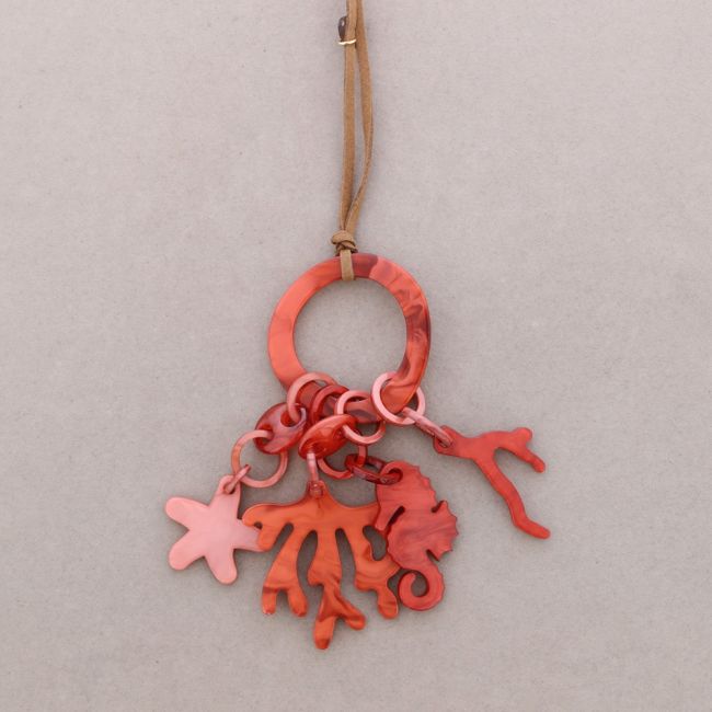 LONG NECKLACE WITH MARINE MOTIF RESIN PENDANTS