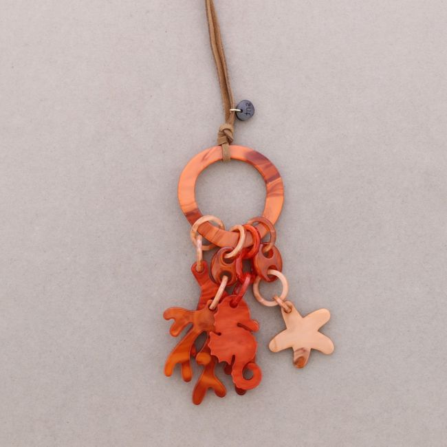 LONG NECKLACE WITH MARINE MOTIF RESIN PENDANTS