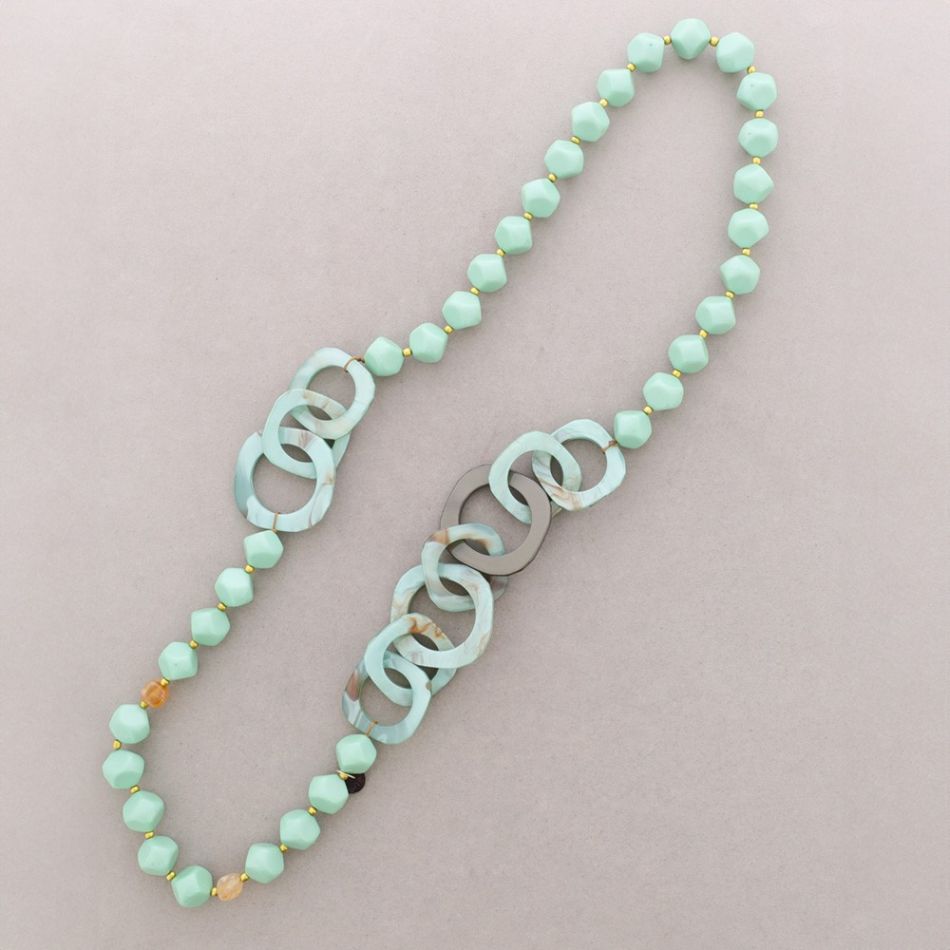 COLLAR LARGO CUENTAS ESLABONES RESINA