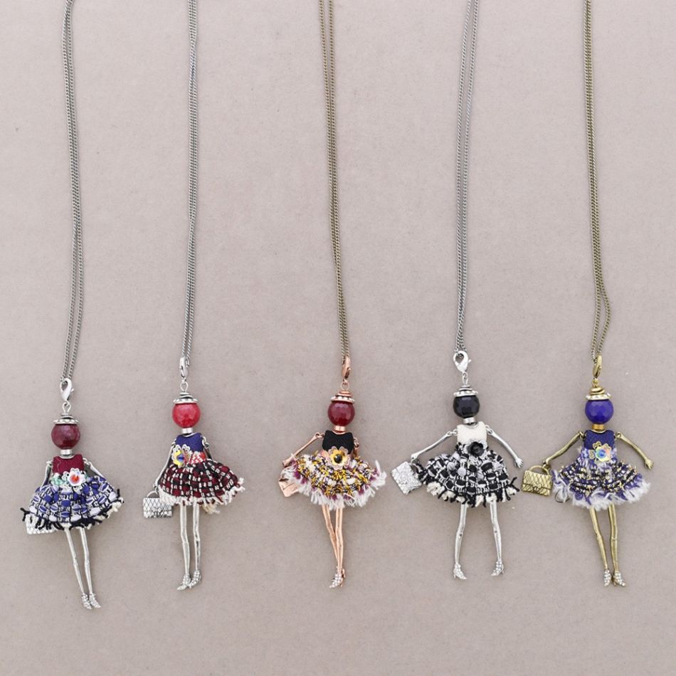 LONG PENDANT NECKLACE DOLL