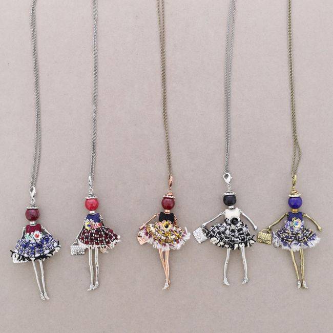 LONG PENDANT NECKLACE DOLL