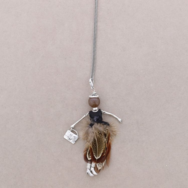 LONG PENDANT NECKLACE DOLL