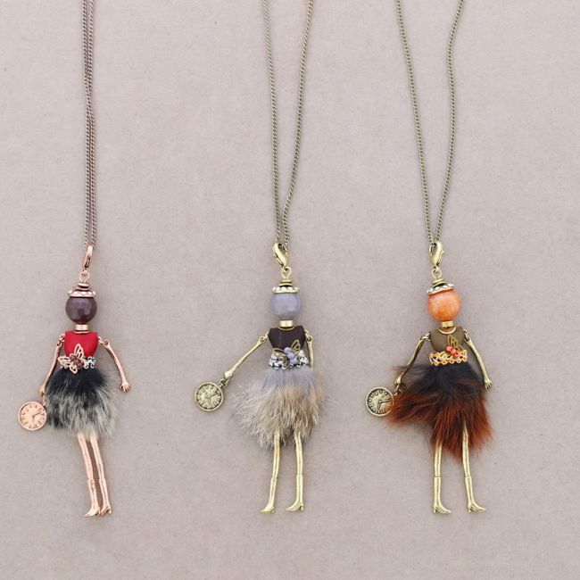 LONG PENDANT NECKLACE DOLL