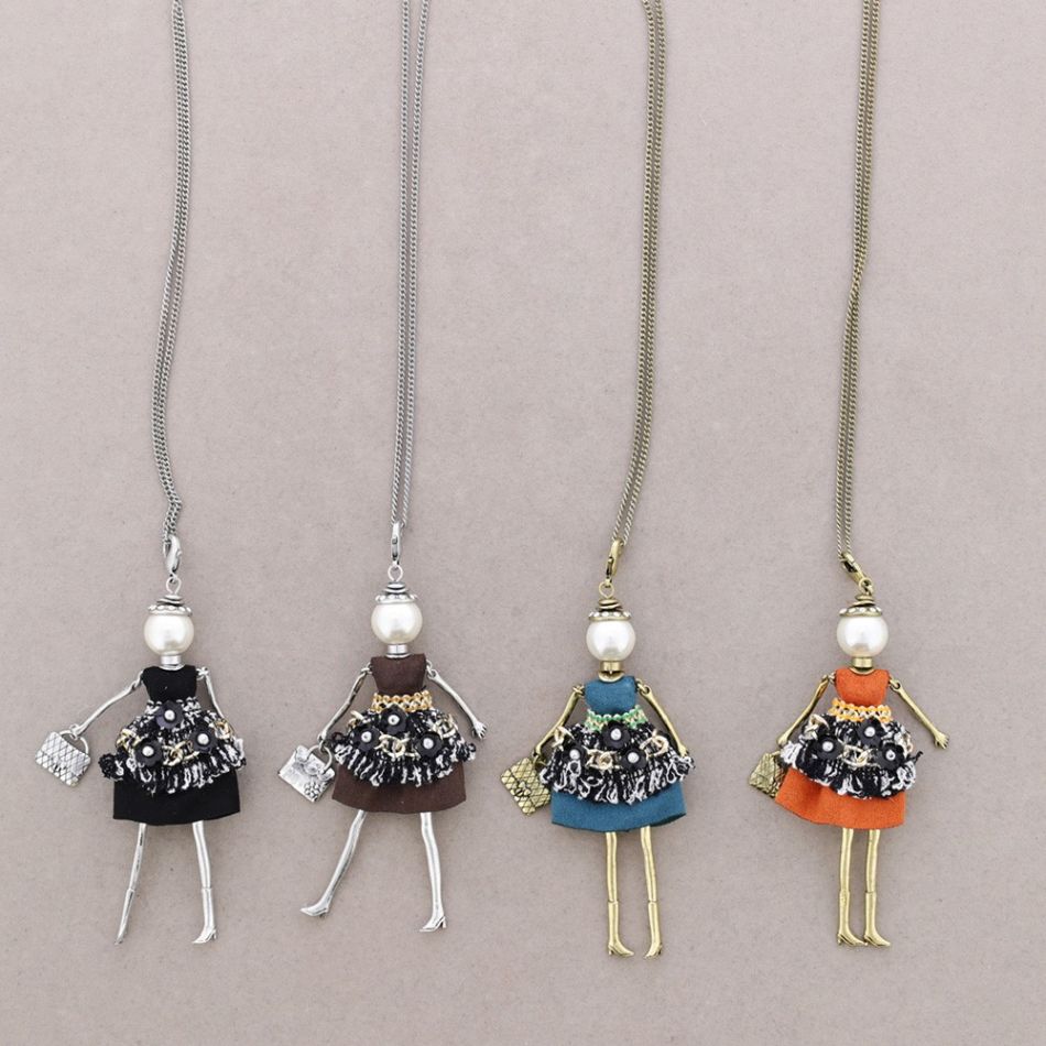 LONG PENDANT NECKLACE DOLL