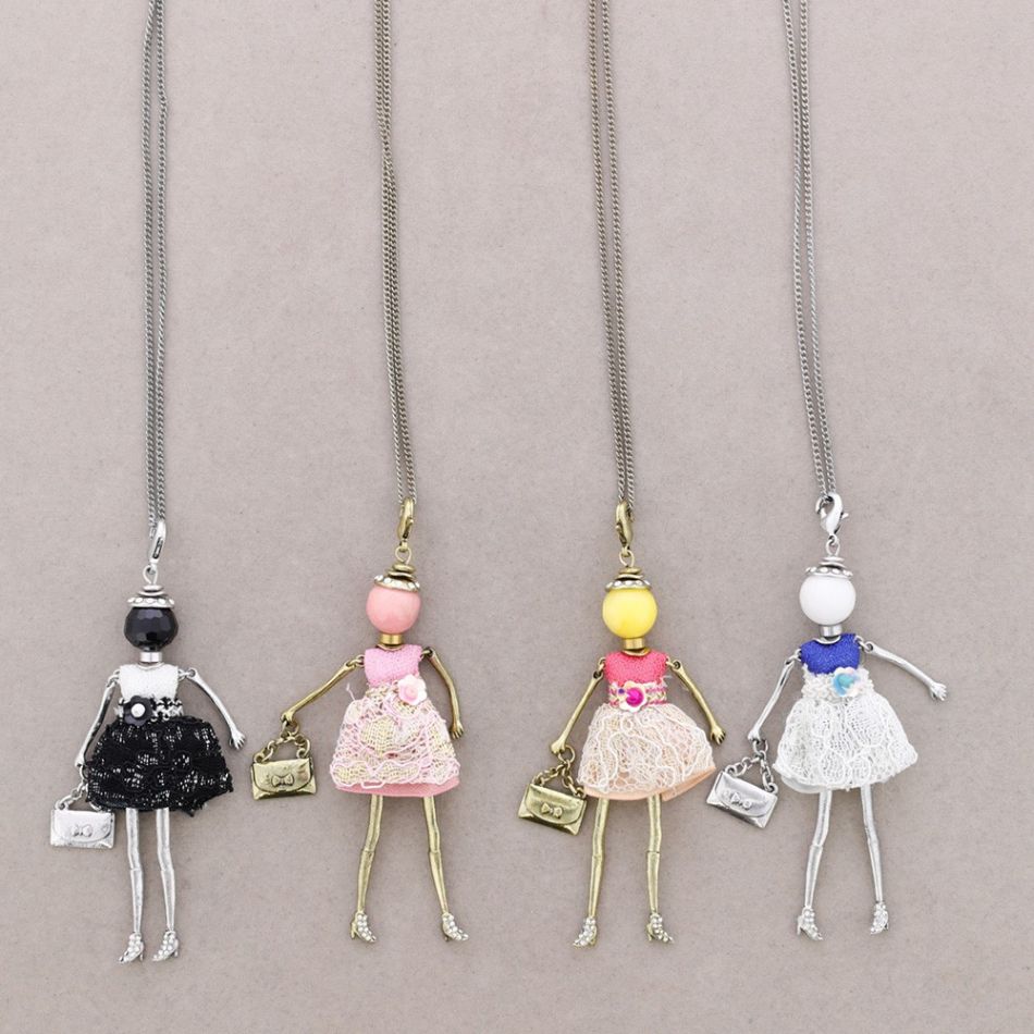 LONG PENDANT NECKLACE DOLL