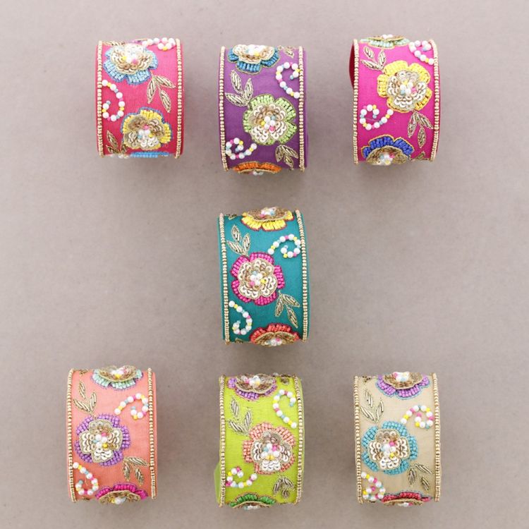 PULSERA ÉTNICA AJUSTABLE FLORES LENTEJUELAS 2
