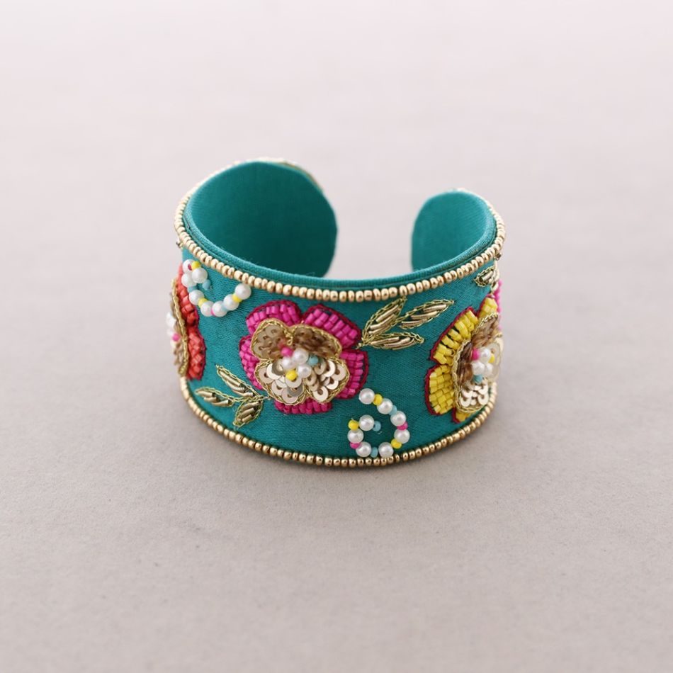 PULSERA ÉTNICA AJUSTABLE FLORES LENTEJUELAS