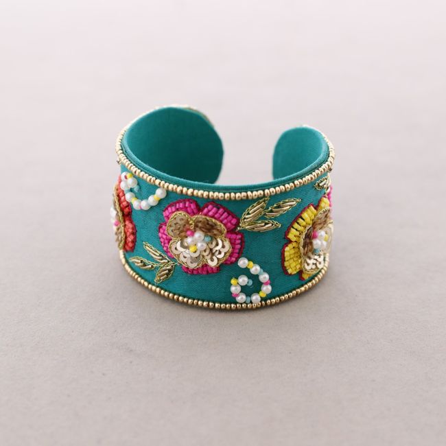 PULSERA ÉTNICA AJUSTABLE FLORES LENTEJUELAS