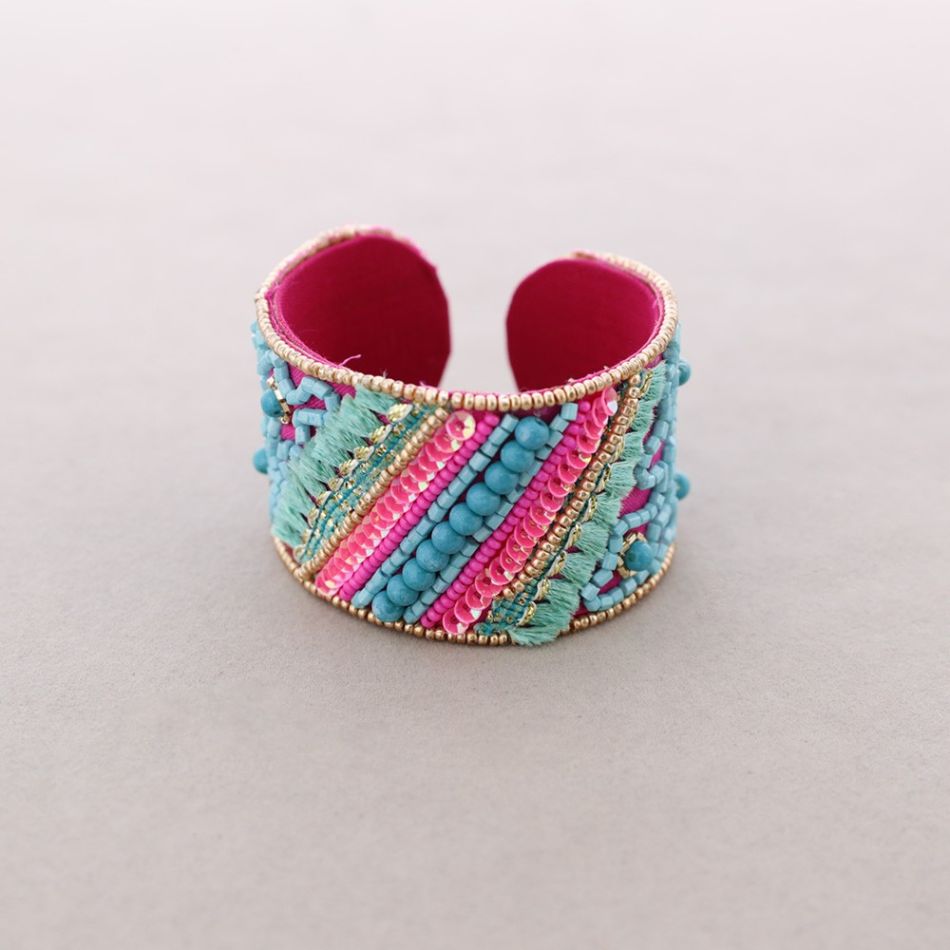 ADJUSTABLE ETHNIC BEADS BRACELET