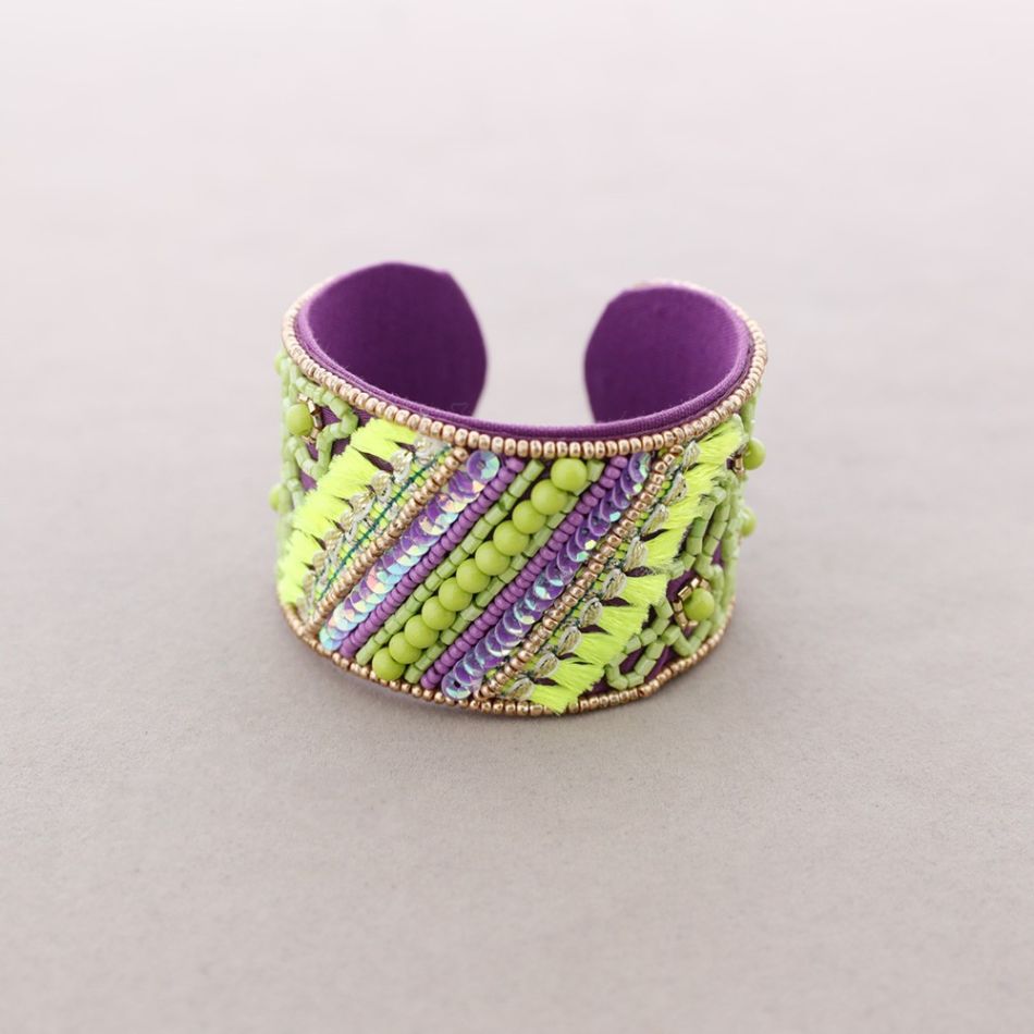 ADJUSTABLE ETHNIC BEADS BRACELET