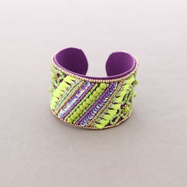 ADJUSTABLE ETHNIC BEADS BRACELET
