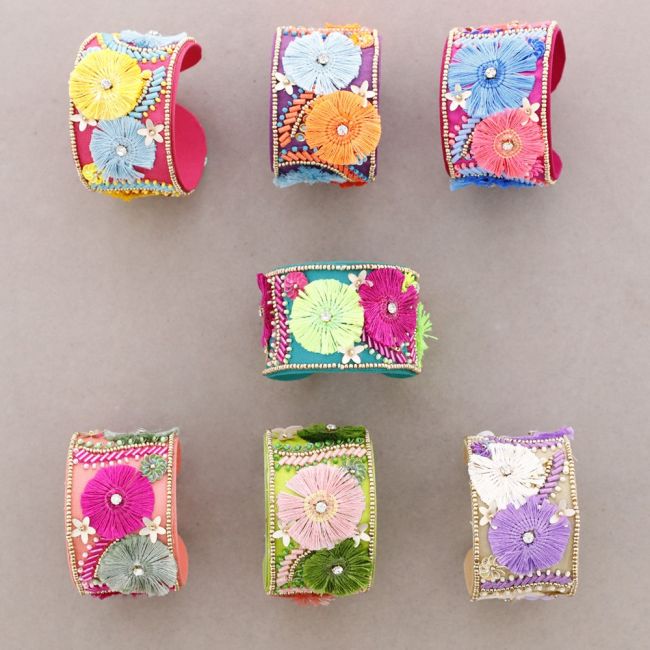 PULSERA ÉTNICA AJUSTABLE FLORES FLECOS