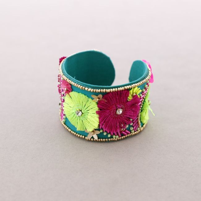 PULSERA ÉTNICA AJUSTABLE FLORES FLECOS