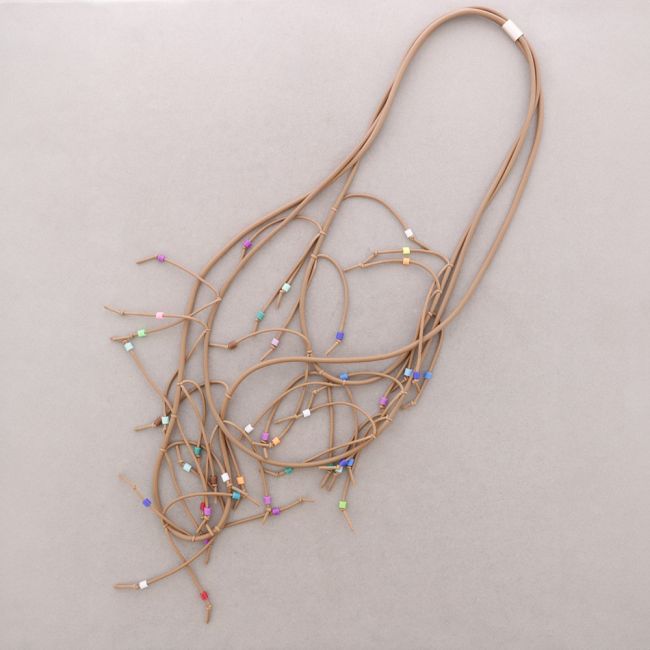 COLLAR LARGO IMÁN MULTI VUELTAS NUDO GOMA