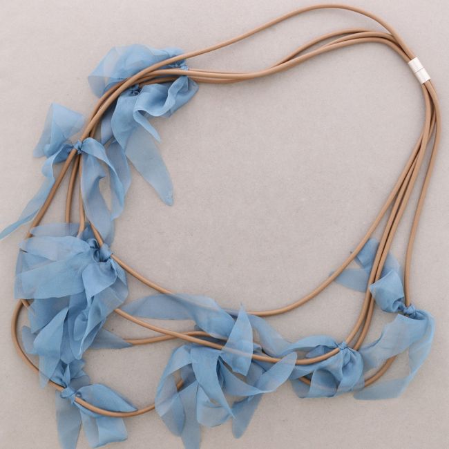 4 LEVEL MAGNET NECKLACE RUBBER FLOWER