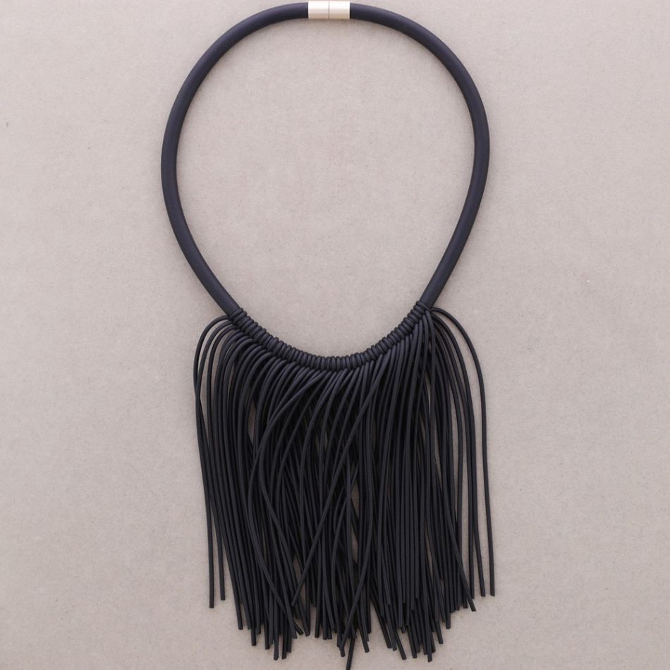 RUBBER MAGNET CHOKER WITH FRINGES