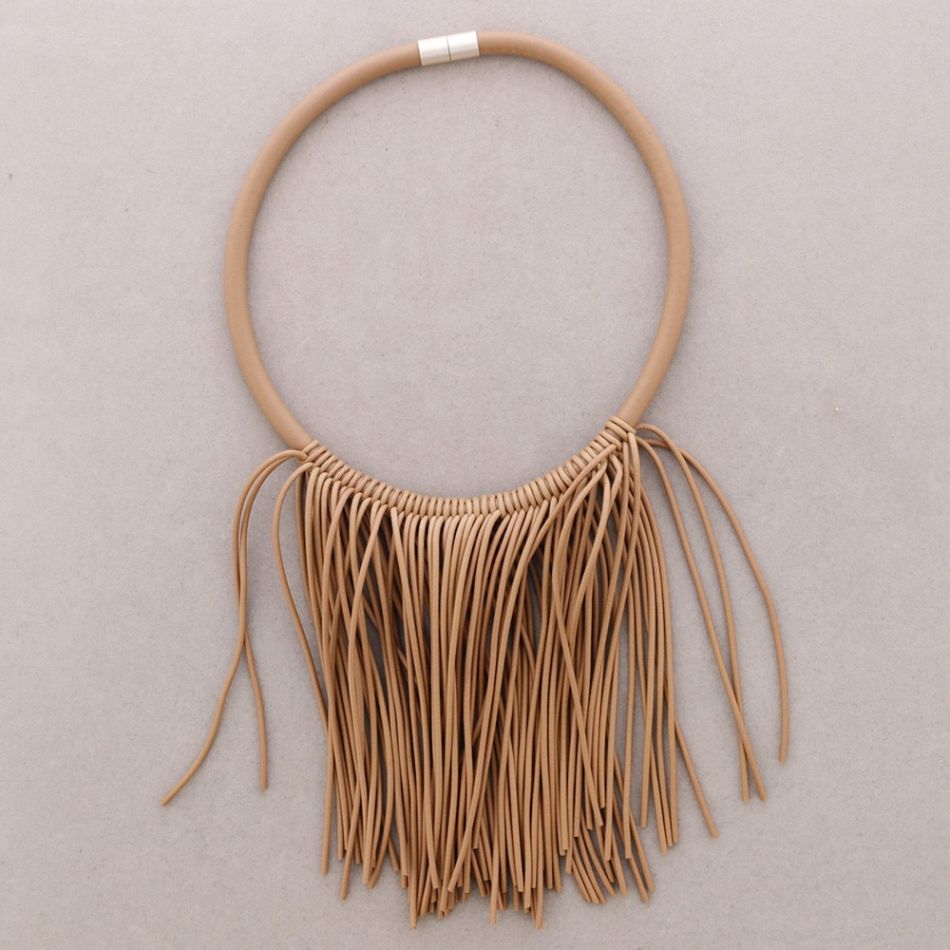 RUBBER MAGNET CHOKER WITH FRINGES