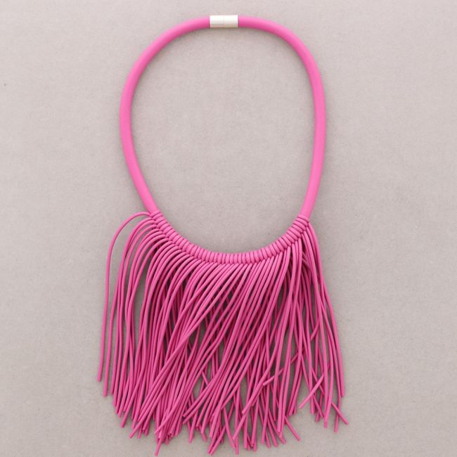RUBBER MAGNET CHOKER WITH FRINGES