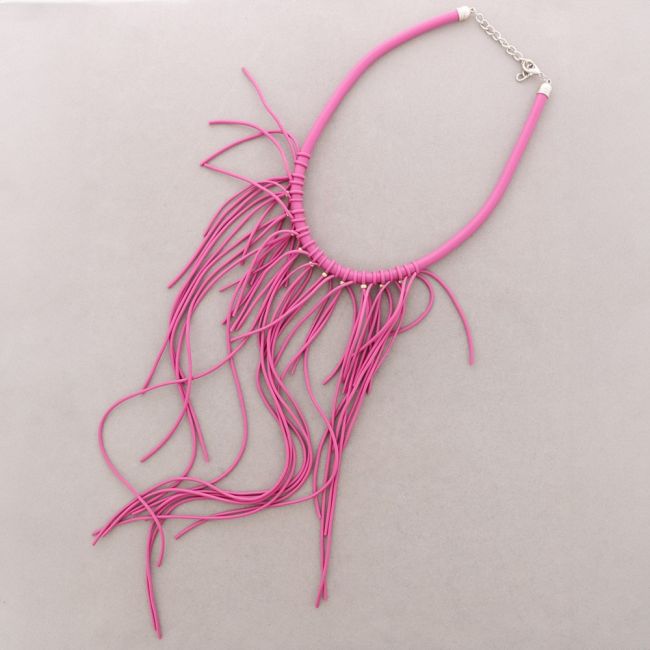 RUBBER CHOKER WITH FRINGES