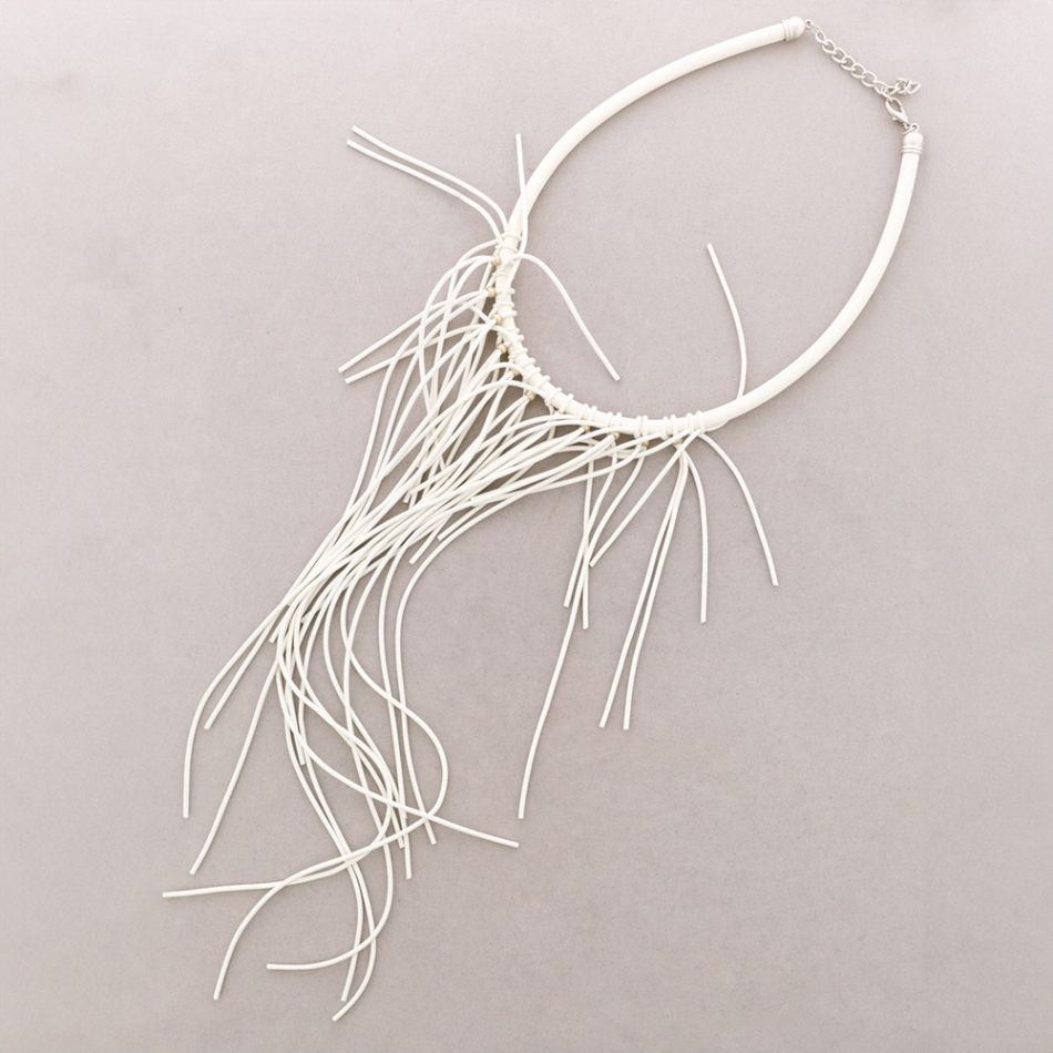 RUBBER CHOKER WITH FRINGES
