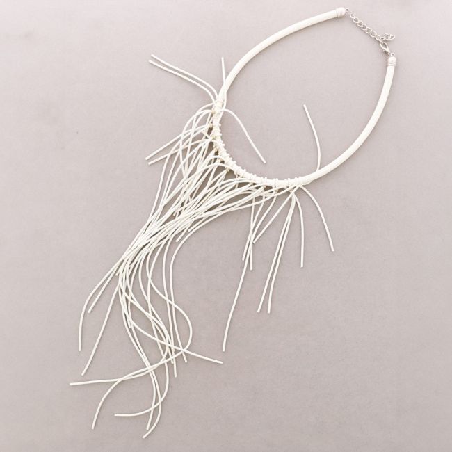 RUBBER CHOKER WITH FRINGES