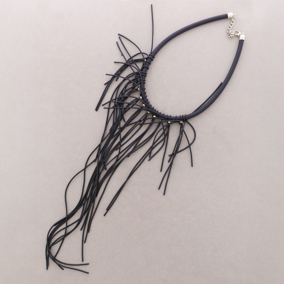 RUBBER CHOKER WITH FRINGES