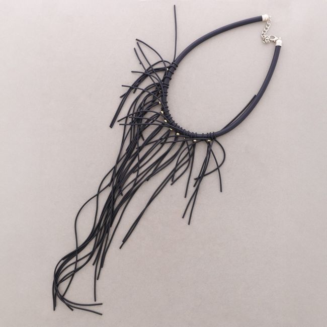 RUBBER CHOKER WITH FRINGES