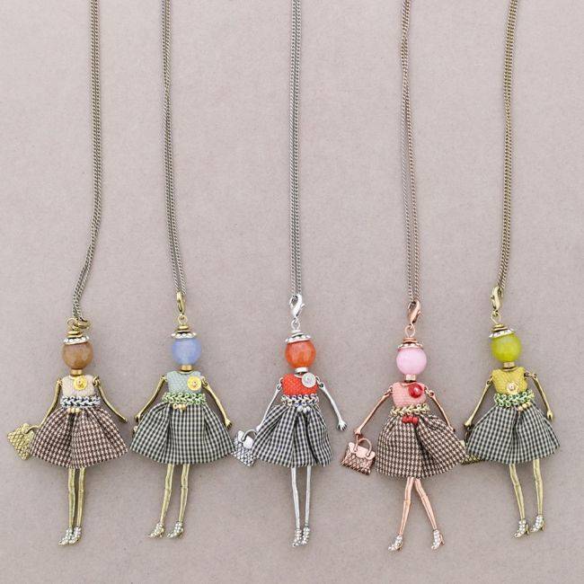 LONG PENDANT NECKLACE DOLL