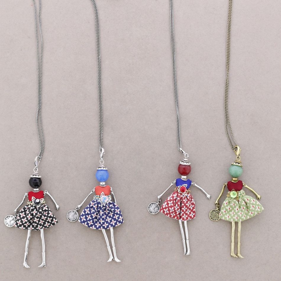 LONG PENDANT NECKLACE DOLL