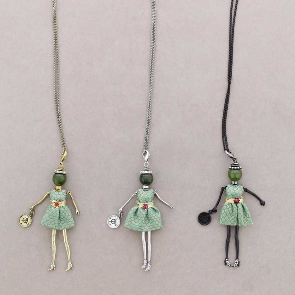 LONG PENDANT NECKLACE DOLL