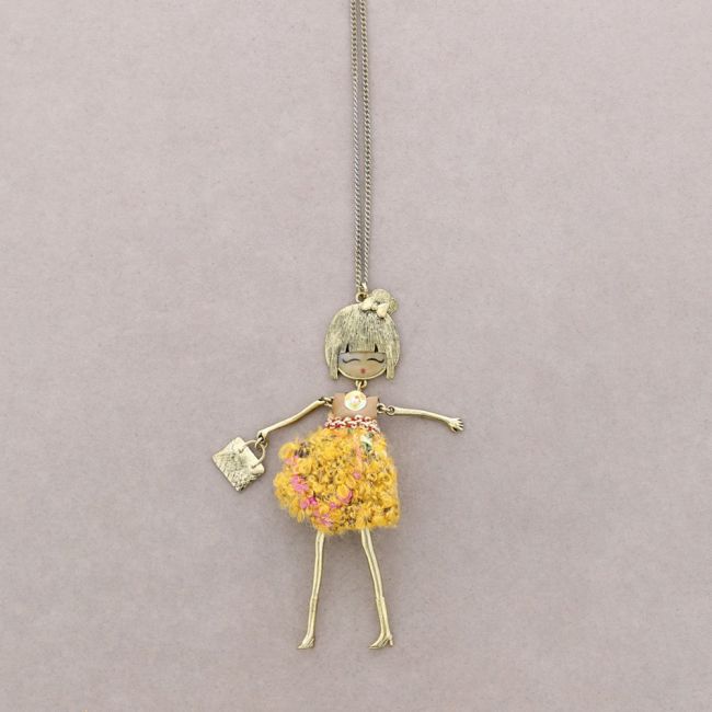 LONG PENDANT NECKLACE DOLL