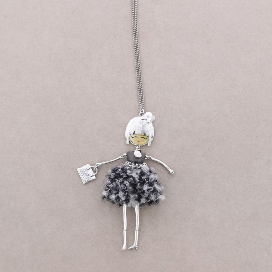 LONG PENDANT NECKLACE DOLL
