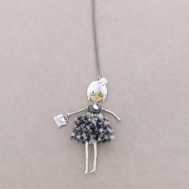 LONG PENDANT NECKLACE DOLL