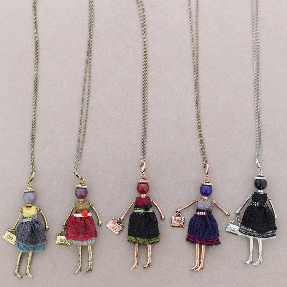 LONG PENDANT NECKLACE DOLL